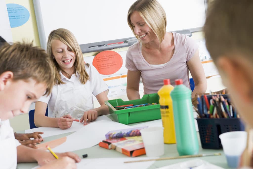 Students in art class with teacher