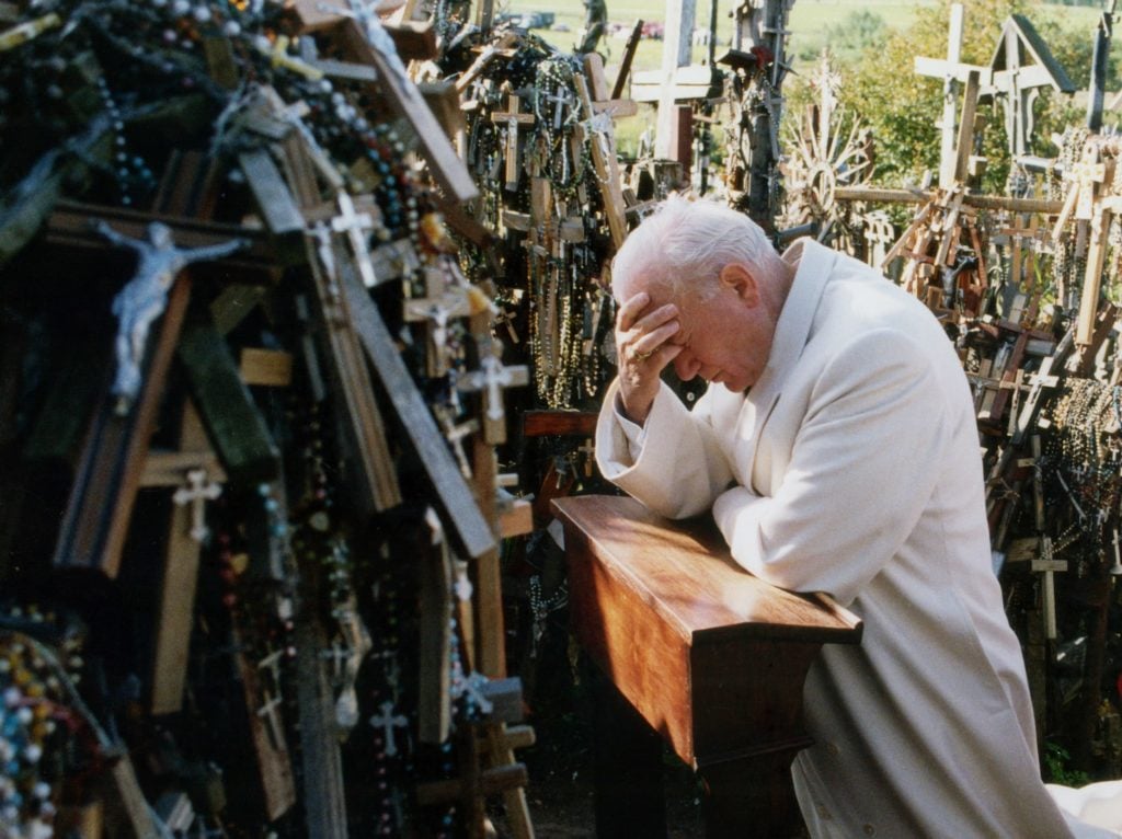 Pope John Paul II prays at the Hill of Crosses in Siauliai, Lithuania, in 1993. Photo: CNS/Arturo Mari, L'Osservatore Romano