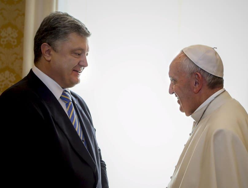 Pope Francis meets with Ukrainian President Petro Poroshenko at the Vatican on 20 November. Photo: CNS/Mykhailo Markiv, Ukrainian Presidential Press Service handout via Reuters