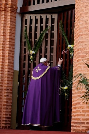 Pope Francis opens the Holy Door at the start of a Mass with priests, religious, catechists and youths at the cathedral in Bangui, Central African Republic, on 29 November. Photo: CNS/Paul Haring