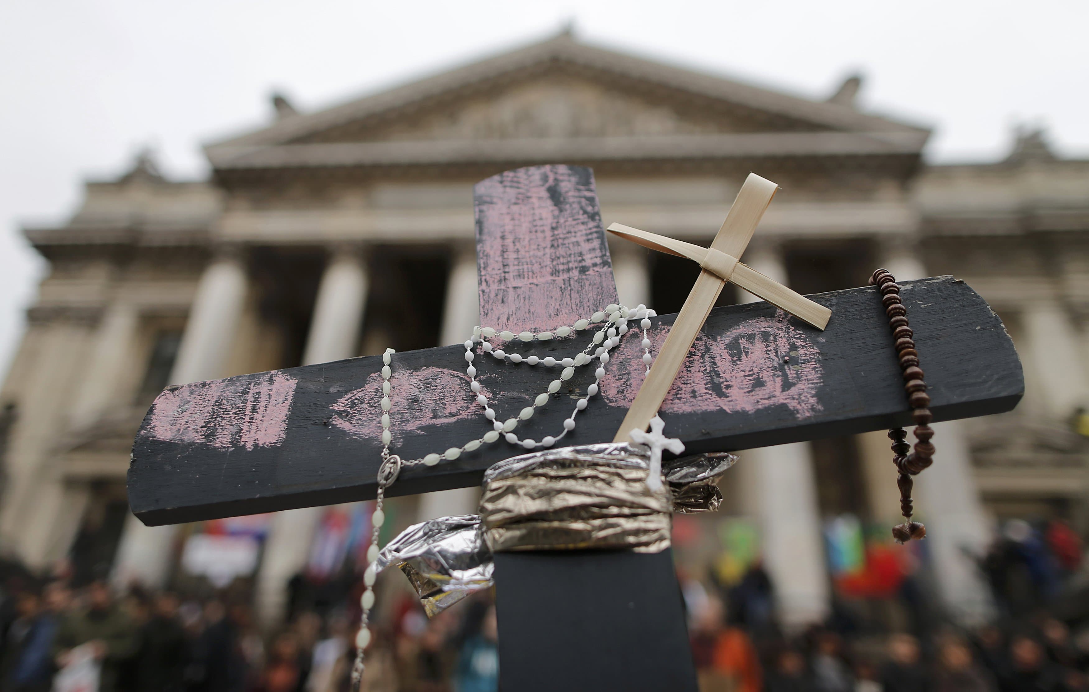 A cross with a rosary and prayer beads is seen at a makeshift memorial following bomb attacks in Brussels. Three nearly simultaneous attacks claimed the lives of dozens and injured more than 200. Photo: CNS/Christian Hartmann, Reuters