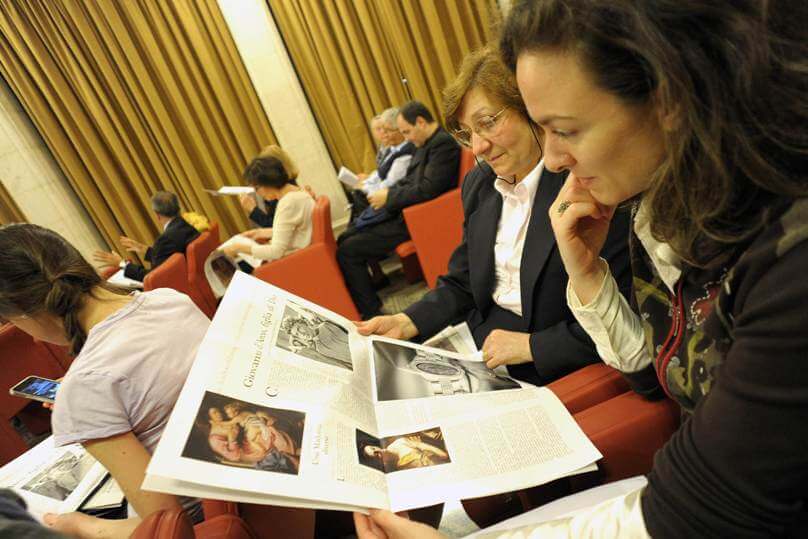 Women look at a new monthly women's insert called "Women-Church-World" in the Vatican's L'Osservatore Romano newspaper during a news conference at the Vatican in this 2012 file photo. The newspaper insert has now turned into a monthly magazine with the same name. Photo: CNS photo/L'Osservatore Romano via Reuters