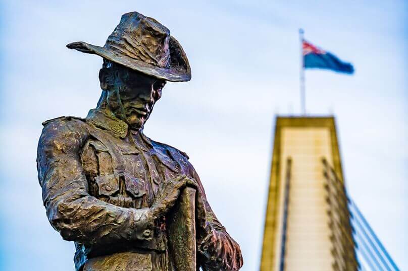 One of two statues of Anzac soldiers by Alan Somerville at Sydney's Anzac Bridge. Photo: Giovanni Portelli 