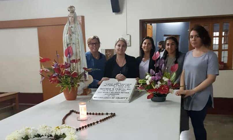 The missionaries from Sydney at the tomb of Saint Teresa of Kolkata.