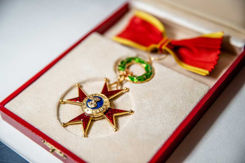Papal medal