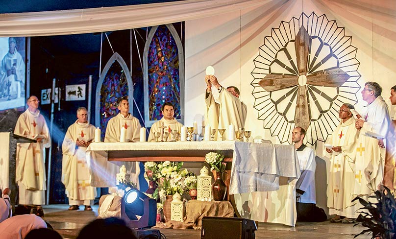 Fr Ken celebrates Mass at the Light to the Nations Easter Pilgrimage. Photo: MGL