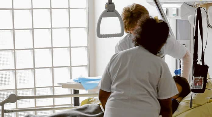 Nurses provide care to a patient in palliative care. Photo: CNS photo/Philippe Wojazer, Reuter