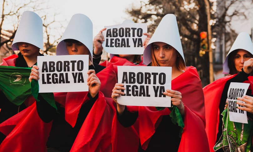 Women dress as Handmaids at a protest calling for abortions to be legal in Santa Fe, Argentina. Photo: Agustina Girardo/Wikimedia Commons, CC BY-SA 4.0