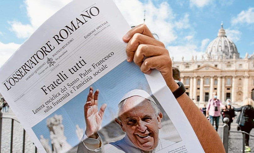 Free copies of L’Osservatore Romano reporting Pope Francis’s latest encyclical are distributed by volunteers at the end of the Angelus in Rome.PHOTO: CNS/IPA/SIPA USA,REUTERS