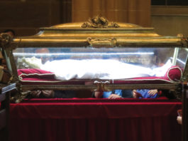 Major Relics of St. Maria Goretti in St. Joseph Cathedral (Columbus, Ohio). Photo: Nheyob/Wikimedia Commons, CC BY-SA 4.0