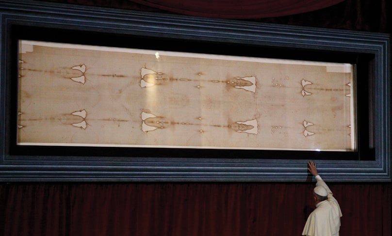 Pope Francis touches the case holding the Shroud of Turin after praying before the cloth in 2015 at the Cathedral of St. John the Baptist in Turin, Italy. Photo: CNS photo/Paul Haring