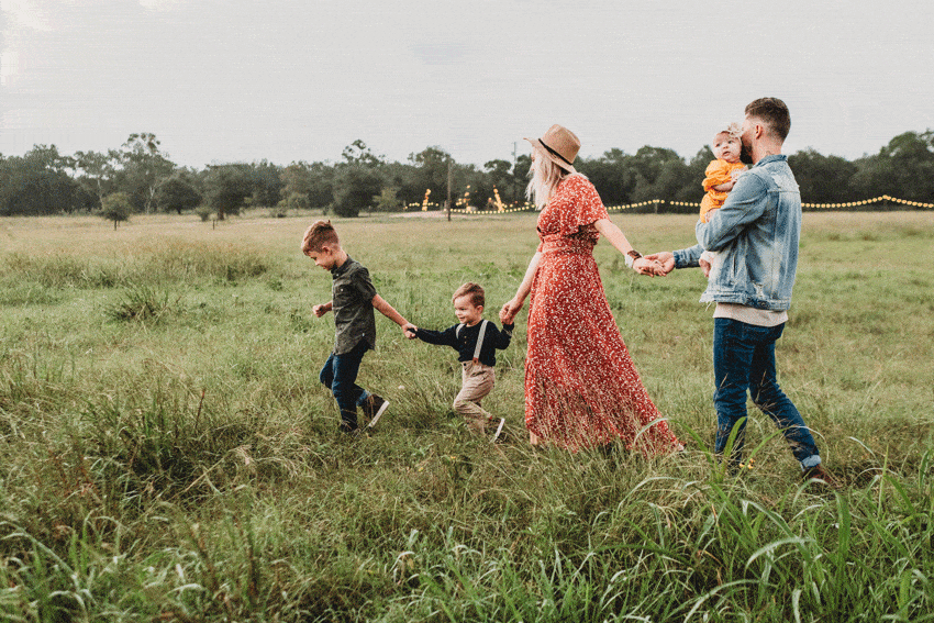 Suffering can bring out the best in us, as we show a genuine concern for and solidarity with others. Photo: Unsplash/Jessica Rockowitz