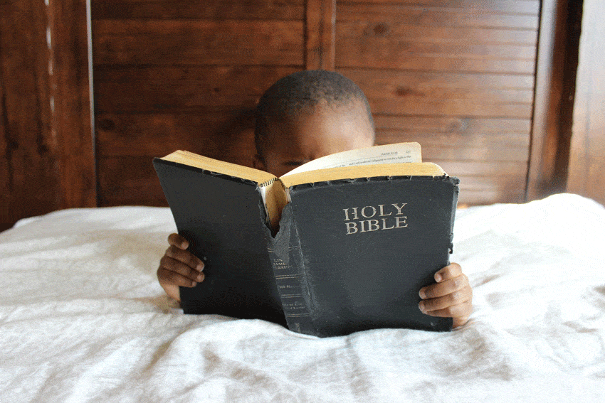 So doing things like reading the readings before Mass and getting there early to be able to enter the church without rushing make a big difference – not only for us but for our children! Photo: freepik.com