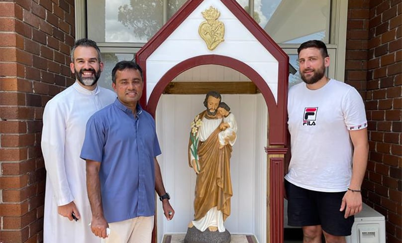 The Shrine was received with great joy by Somascan Fathers Mathew Velliyamkandathil CRS and Chris de Sousa CRS from Mr Trippis on 6 November.