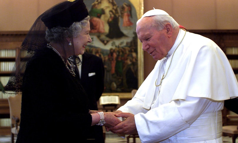 Pope John Paul II smiles as he greets Britain's Queen Elizabeth II during their private audience at the Vatican Oct. 17, 2000. Queen Elizabeth died Sept. 8, 2022, at the age of 96. Photo: CNS photo/Reuters