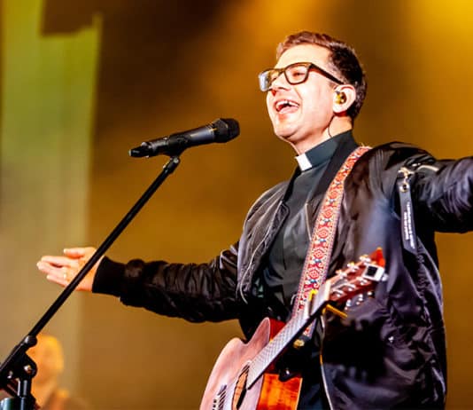 Among those headlining both events was popular youth minister Fr Rob Galea, a priest of the Diocese of Sandhurst, who led praise and worship with his band. Photo: Giovanni Portelli