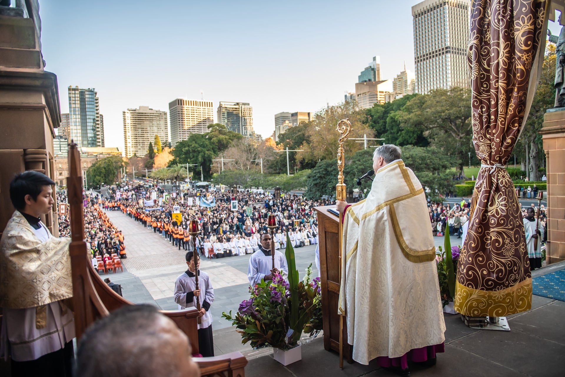 Sydney Archbishop Anthony Fosher OP delivers a fervorino for the Walk with Christ to thousands gathered in front of St Mary’s Cathedral, Sydney, 11 June 2023. Photo: Giovanni Portelli