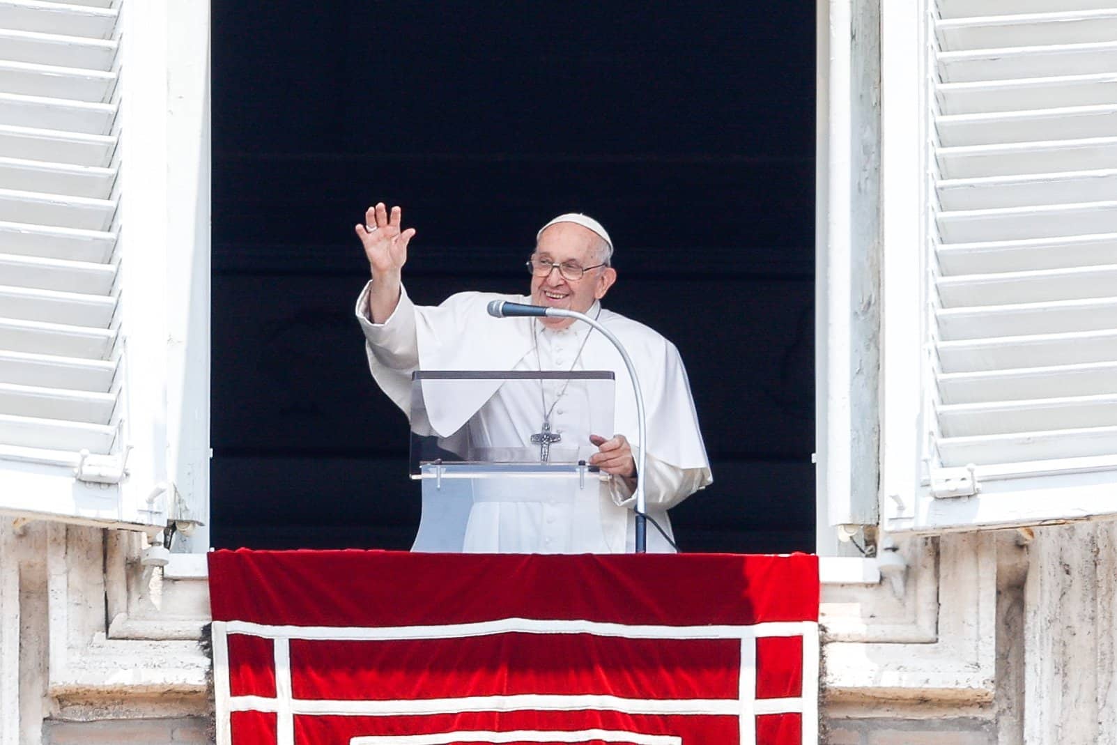 Pope Francis waves at visitors gathered in St. Peter's Square at the Vatican after praying the Angelus June 18, 2023. The pope published an apostolic letter for the 400th anniversary of the birth of French philosopher Blaise Pascal June 19. Photo: CNS photo/Lola Gomez