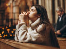Young converts outranked even young cradle Catholics in their firm belief in life after death, heaven, hell, purgatory, religious miracles, the real presence of Jesus in the Eucharist, and the intercession of the saints. Photo: Freepik.com