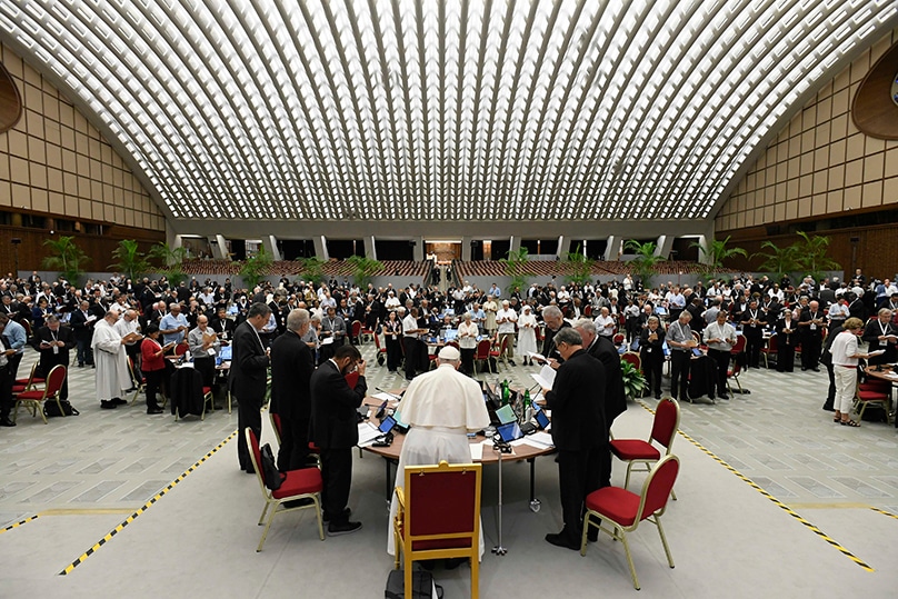 Pope Francis and members of the assembly of the Synod of Bishops begin their work with prayer Oct. 20, 2023, in the Paul VI Audience Hall at the Vatican. Photo: CNS photo/Vatican Media