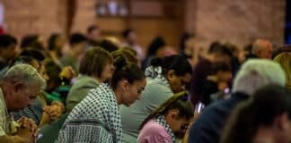 Australian Palestinians attend Mass to pray for peace in their homeland at Holy Name of Mary Church in Rydalmere, on 18 October. Photo: Giovanni Portelli