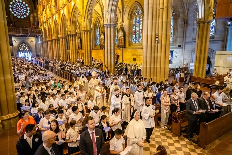 Bishop Richard Umbers celebrated a sung Mass with 1,100 students who have learned Gregorian chant. Photo: Giovanni Portelli
