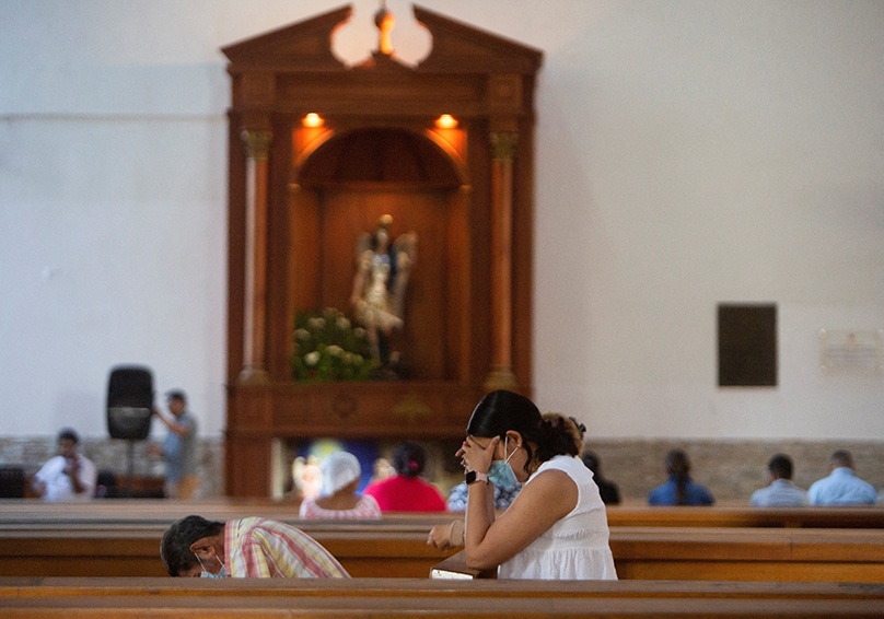 Parishioners pray at the Metropolitan Cathedral in Managua, Nicaragua, amids a suspension of diplomatic ties between Nicaragua and the Vatican. Photo: OSV News photo/Reuters