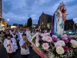 Hundreds of Catholics joined a procession of a statue of Our Lady at St Joachim’s Lidcombe. Photo: Giovanni Portelli