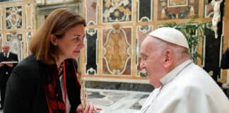 Gabriella Gambino, undersecretary of the Dicastery for Laity, the Family and Life, gives Pope Francis a reliquary at the end of a Vatican audience March 7, 2024, for people attending a two-day conference in Rome on "Women in the Church: Builders of Humanity." Photo: CNS photo/Vatican Media