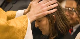Tammy Peterson enters into the Catholic Church during an Easter Vigil Mass in Toronto, Ontario, Canada. Screenshot: Youtube, EWTN